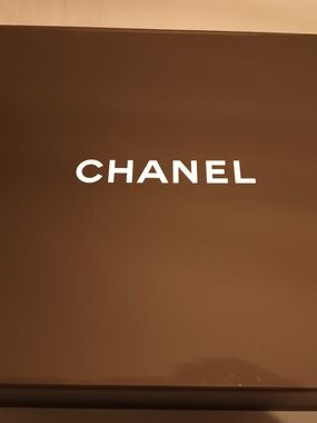 XL Classic CHANEL Handbag Logo Box -